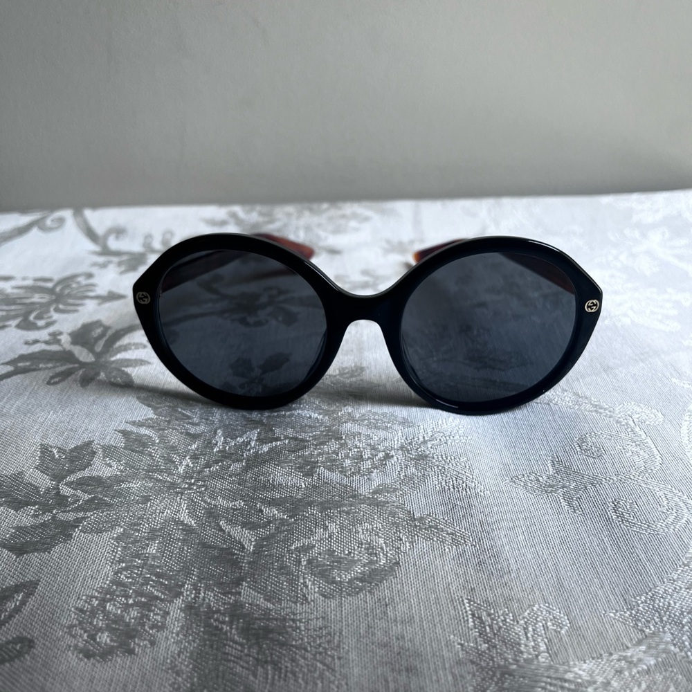 GUCCI  Women’s sunglasses ; black . Gucci. Frame only